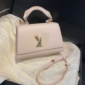 ❗️SALE❗️New ivory fashion crossbody bag